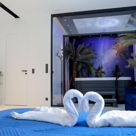 Apartament Ksiezycowy Z Jacuzzi Nowy Sacz Ngoại thất bức ảnh