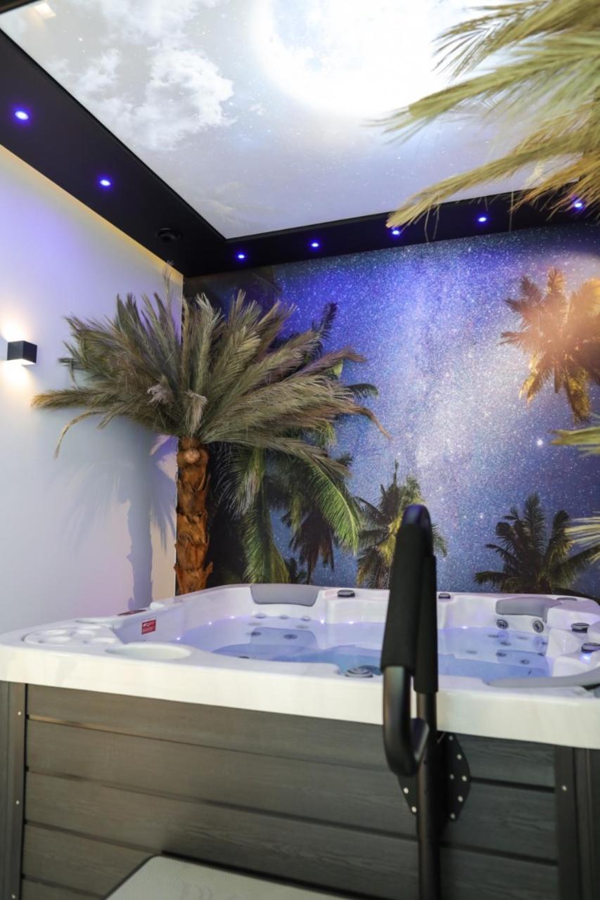 Apartament Ksiezycowy Z Jacuzzi Nowy Sacz Ngoại thất bức ảnh