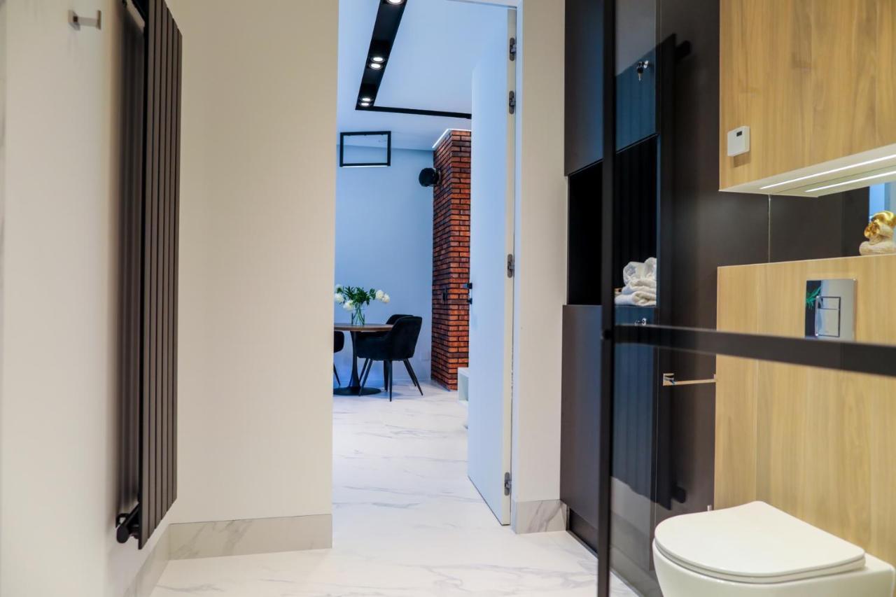 Apartament Ksiezycowy Z Jacuzzi Nowy Sacz Ngoại thất bức ảnh